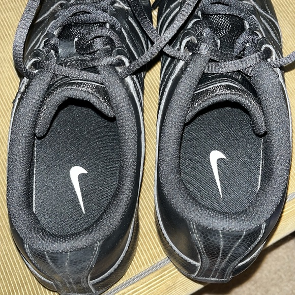 Black Nike musique sneaker shoes - Picture 4 of 6